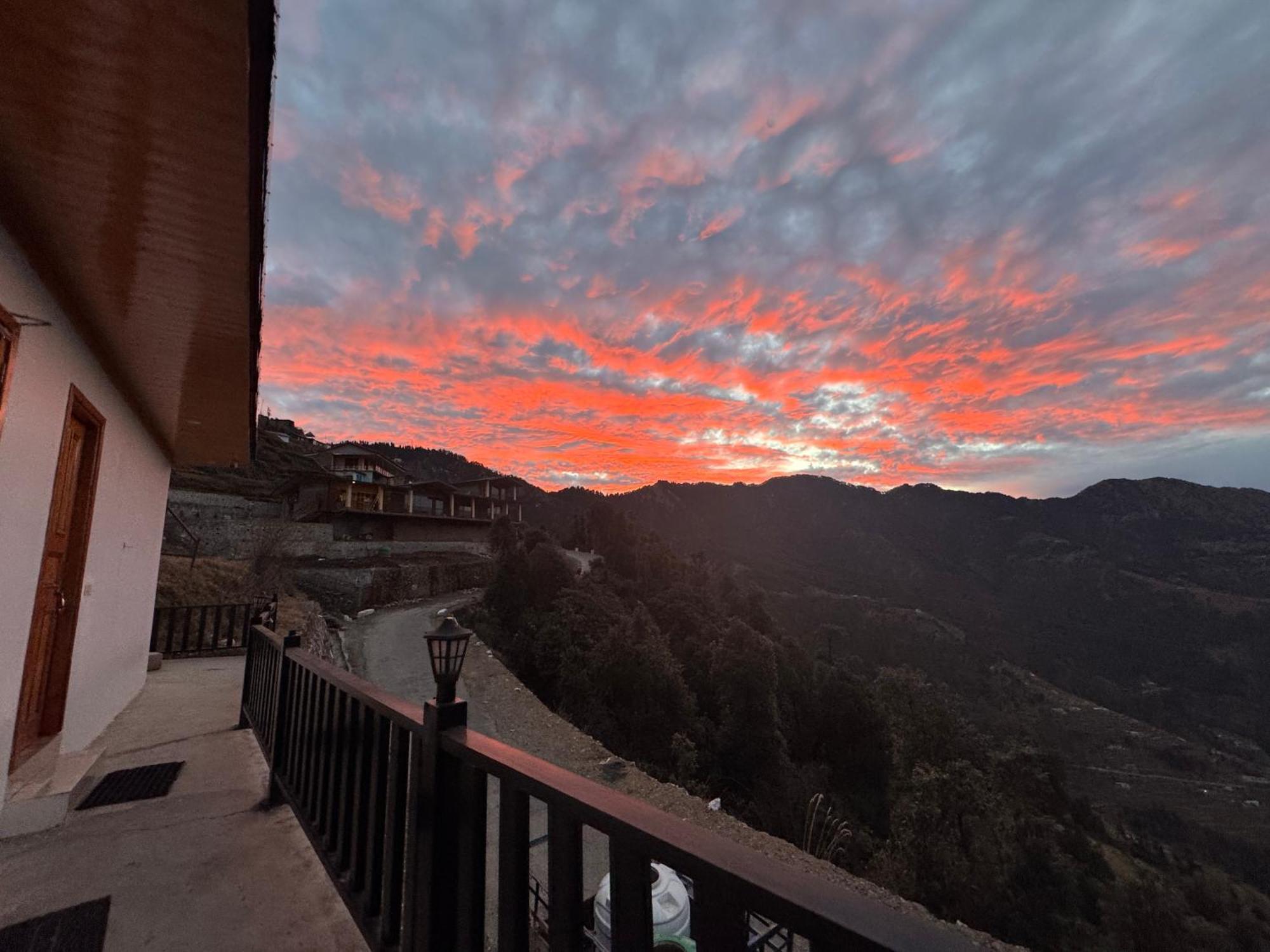 The Vintage Hill Village - Himalayan Boutique Resort Kanatal Exterior photo